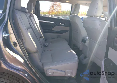 2017 Toyota Highlander Xle z USA, uszkodzony, nr VIN 5TDJZRFH4HS426150